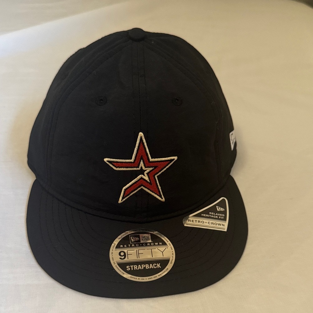 New Era Houston Astros Black Cap with Red Star Design